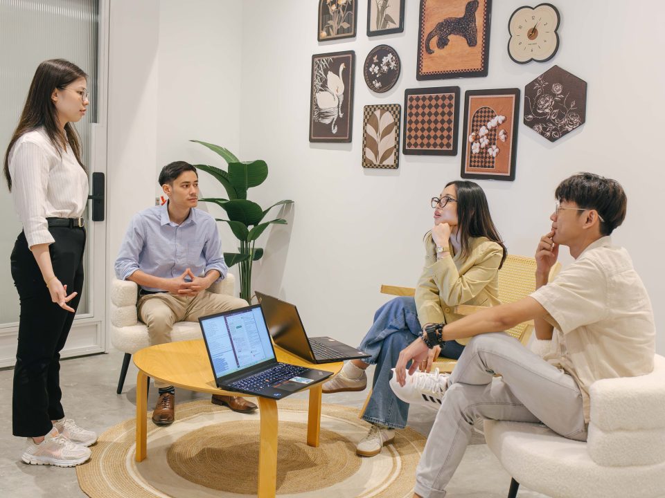 group-discussion-jerry-coworking-space