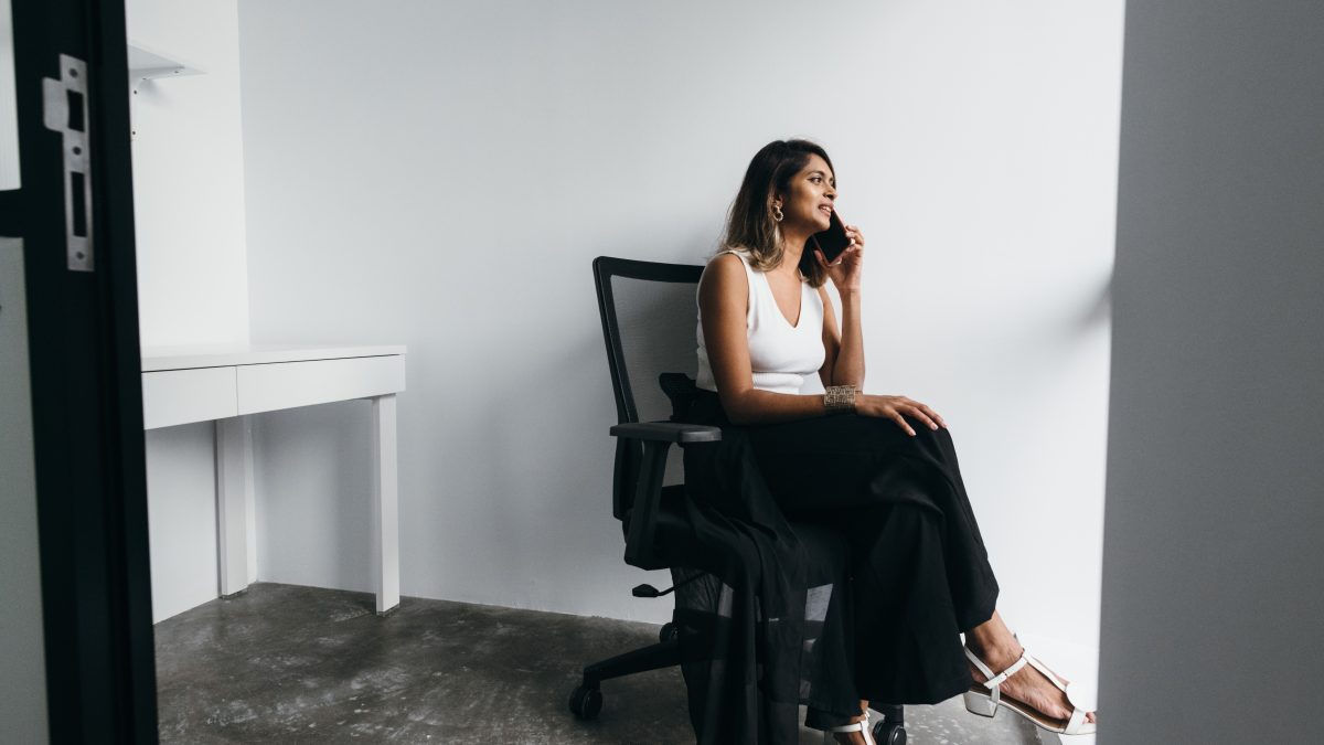 workers-calling-clients