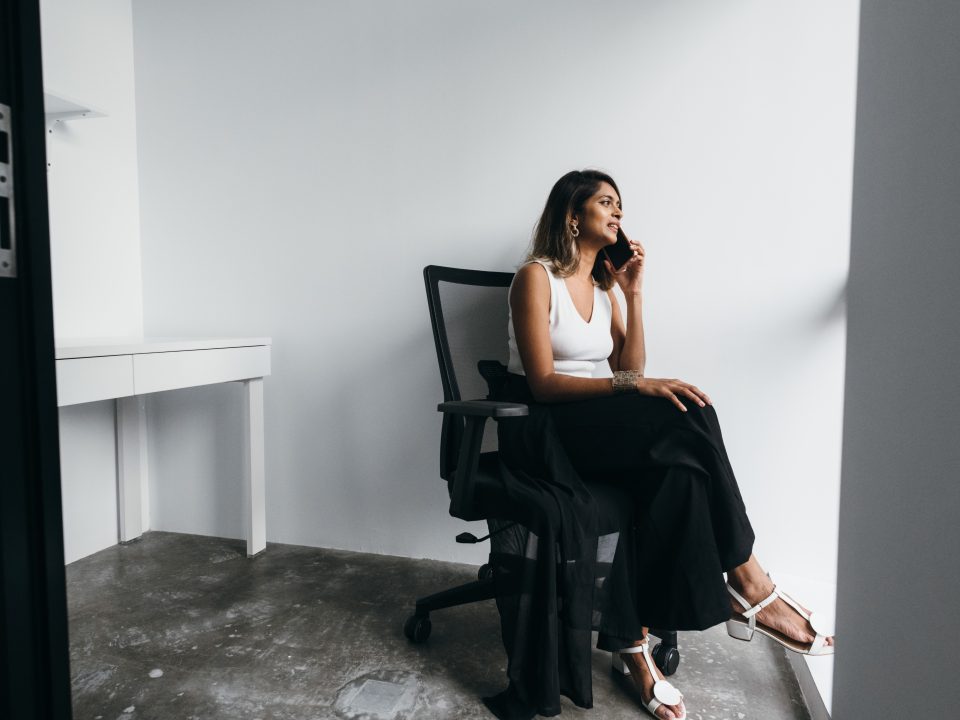 workers-calling-clients